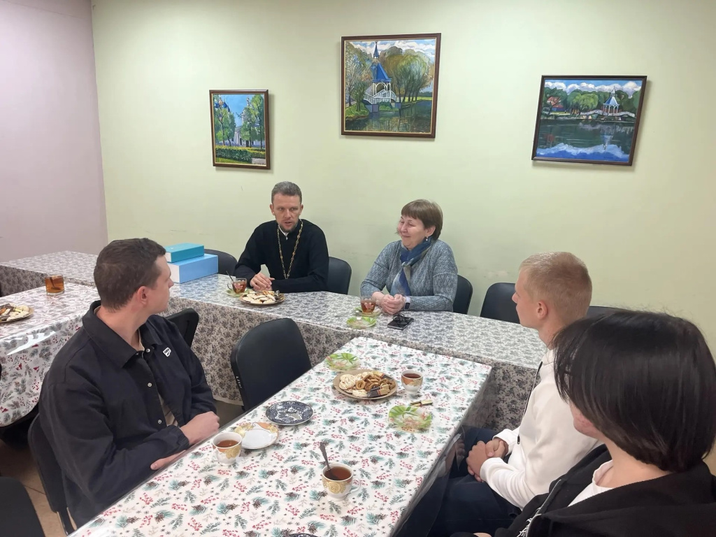 Встреча студентов с иереем Сергием Себелевым — фото 2