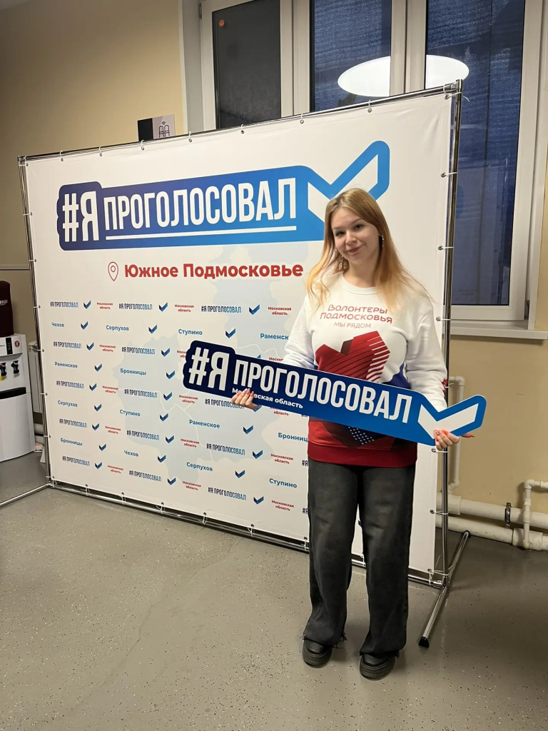 Студенты-волонтеры на избирательных участках — фото 3