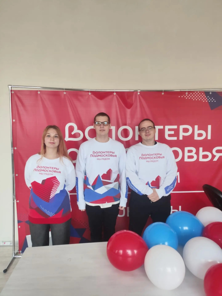 Студенты-волонтеры на избирательных участках — фото 2
