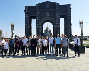 Экскурсия студентов Бронницкого филиала МАДИ в Центральный парк «Патриот» в рамках акции «Поклонимся Великим тем годам» Экскурсия студентов Бронницкого филиала МАДИ в Центральный парк «Патриот» в рамках акции «Поклонимся Великим тем годам»